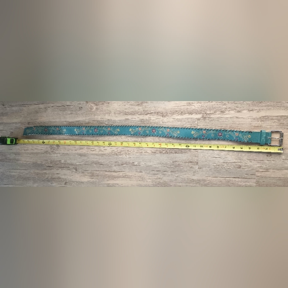 l.e.i.Large Vegan Teal Engraved Floral Belt